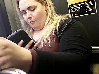 Dama muy gordita en xe buýt