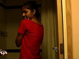 Hot Sexy Indian Amatur Babe Divya Di Bilik mandi