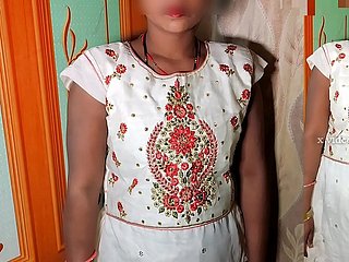 साली की धमाके दार चूदाई बीबी के जाने के बाद साली बोली जीजा आज जी भर के मेरी गाड़ मार लो बहुत दिन मेरी चूत प्यासी है हिंदी आआाज के साथ रियल