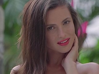 Zomerstriptease met ondeugende nieuwkomer Jasmine Jazz maakt je hard klaar