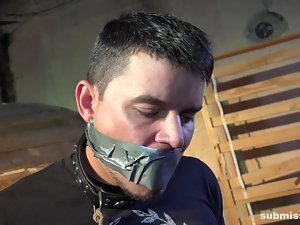 बाध्य gagged और wanked