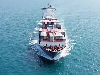 Deniz meltemi ve sırların iç içe geçmesi, doyumsuz aşk! Boş bir odada yalnız kalmanın yalnızlığını kim anlayabilir?