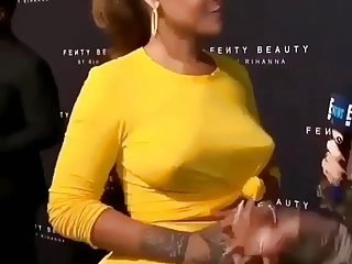 Rihanna Göğüsler Sert Memeler